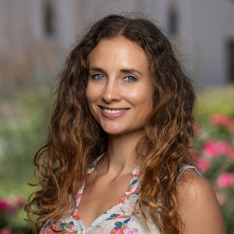 Laura Cocas headshot