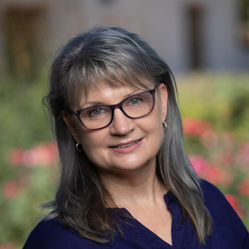 Lisa Davis headshot