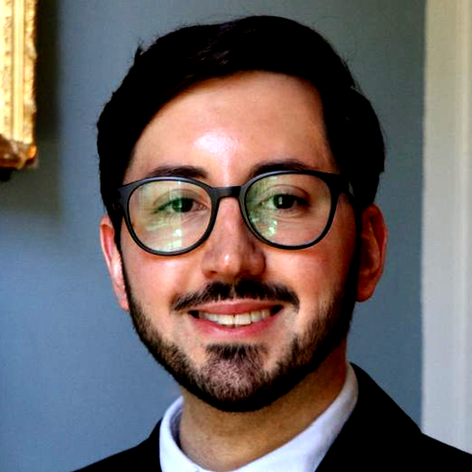 Héctor  Linares headshot