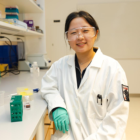 Rebecca An in the lab