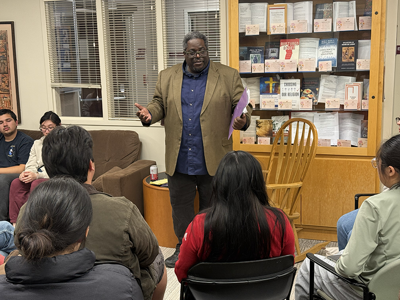Karl Lampley standing and leading a disccussion with students.