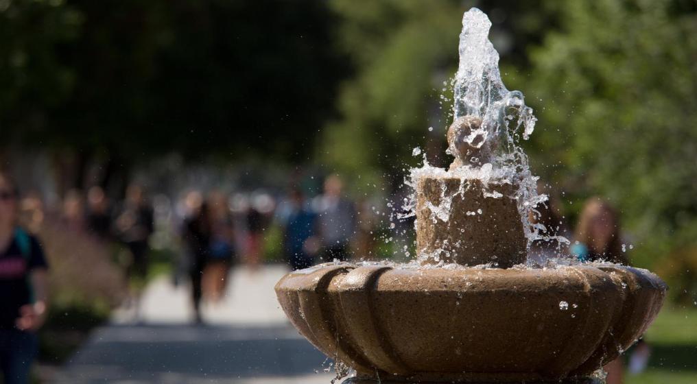 A water fountain on SCUs campus