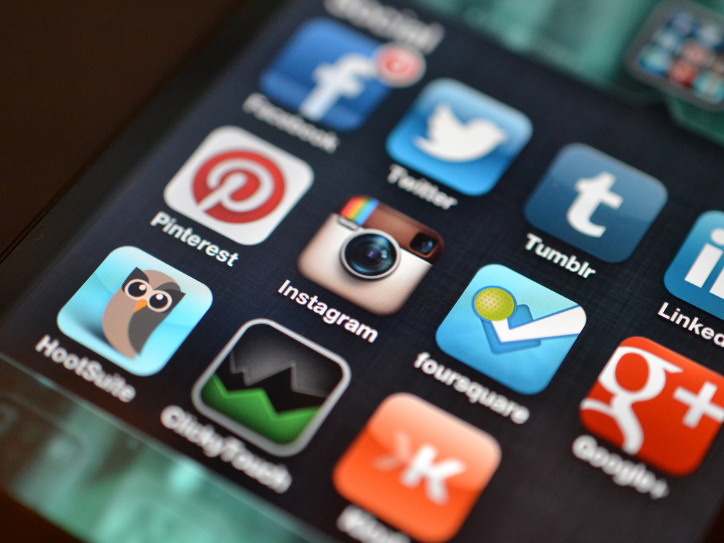 Several app icons on an iOS device screen, including Facebook and Instagram.