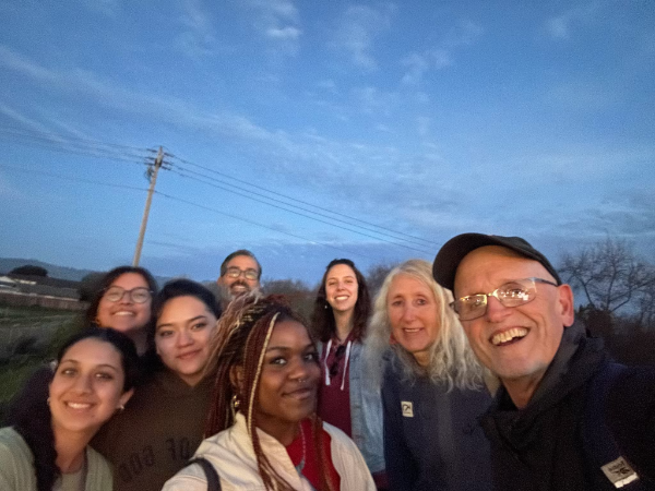 Mahi Shah (24-25 Environmental Ethics Fellow), Giselle Aviles SCU 25, Sophia Toribio SCU 28, Professor Allan Baez Morales, Victory Chika-Okafor SCU 27, Professor Rocio Lilen Segura, Professor Iris Stewart-Frey, and David DeCosse of the Ethics Center at the levee in Pajaro, CA.