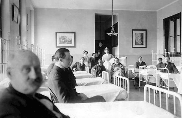 Titanic survivors at St. Vincents Hospital New York 1912