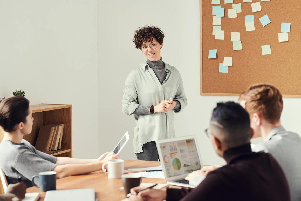 MBA professional presenting in a company meeting