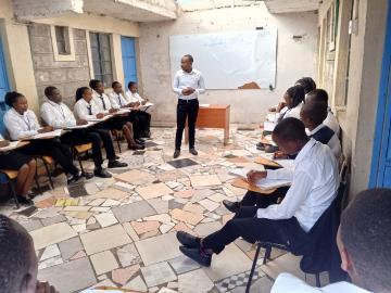 Photo Twajali Instructor Teaching Students