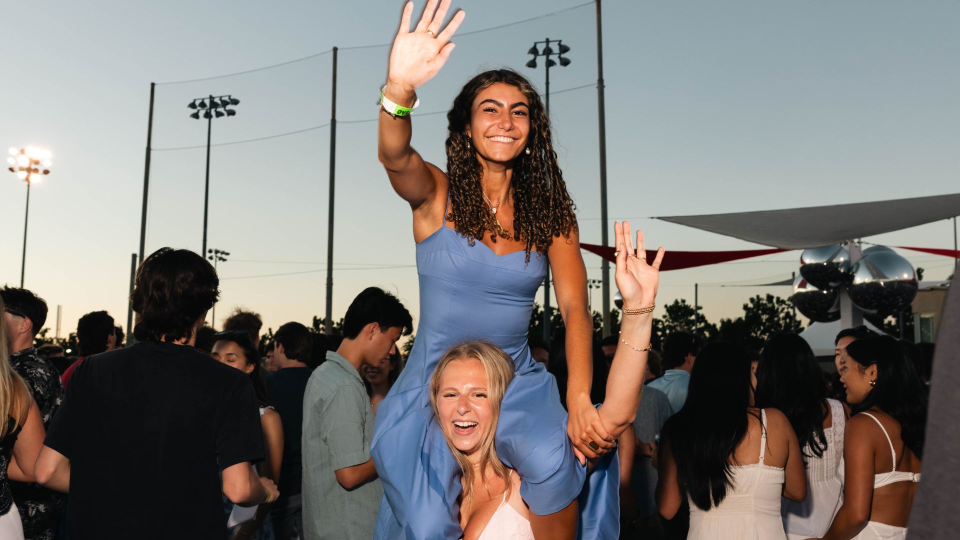 Alumni on her friends shoulders