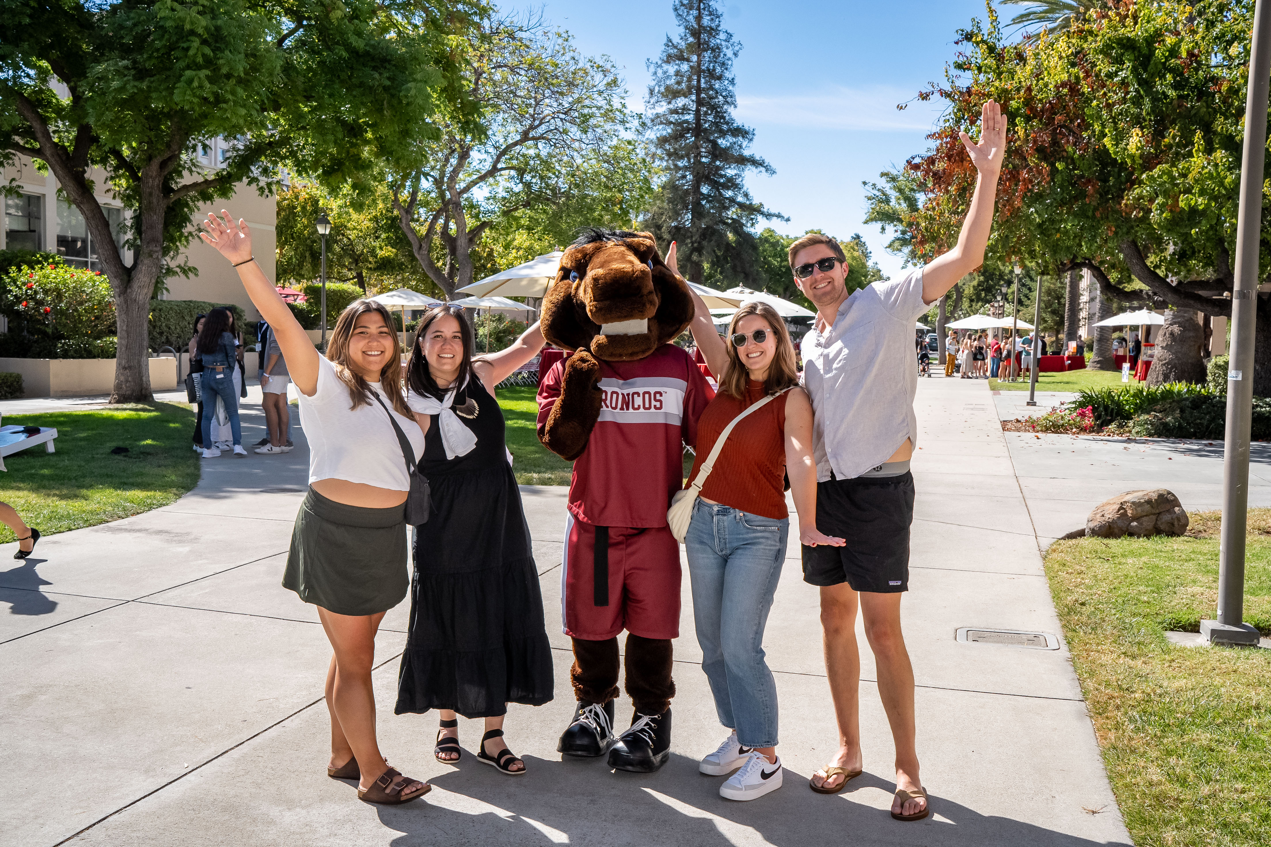 Alumni with Bucky 