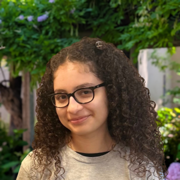 Rocio Garcia in Gardens