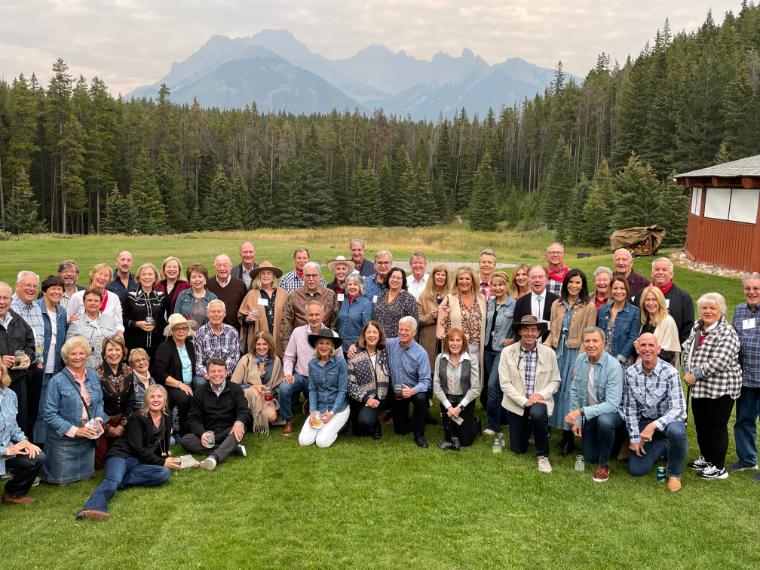 Fellows Travel: Group Picture MTN