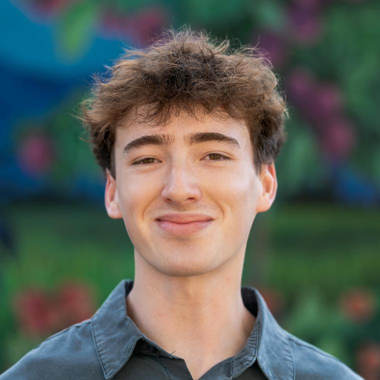 A photo of Drew smiling 