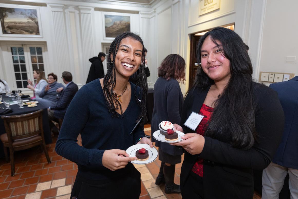 2 SCU students smiling at the Sustainability Career Meetup