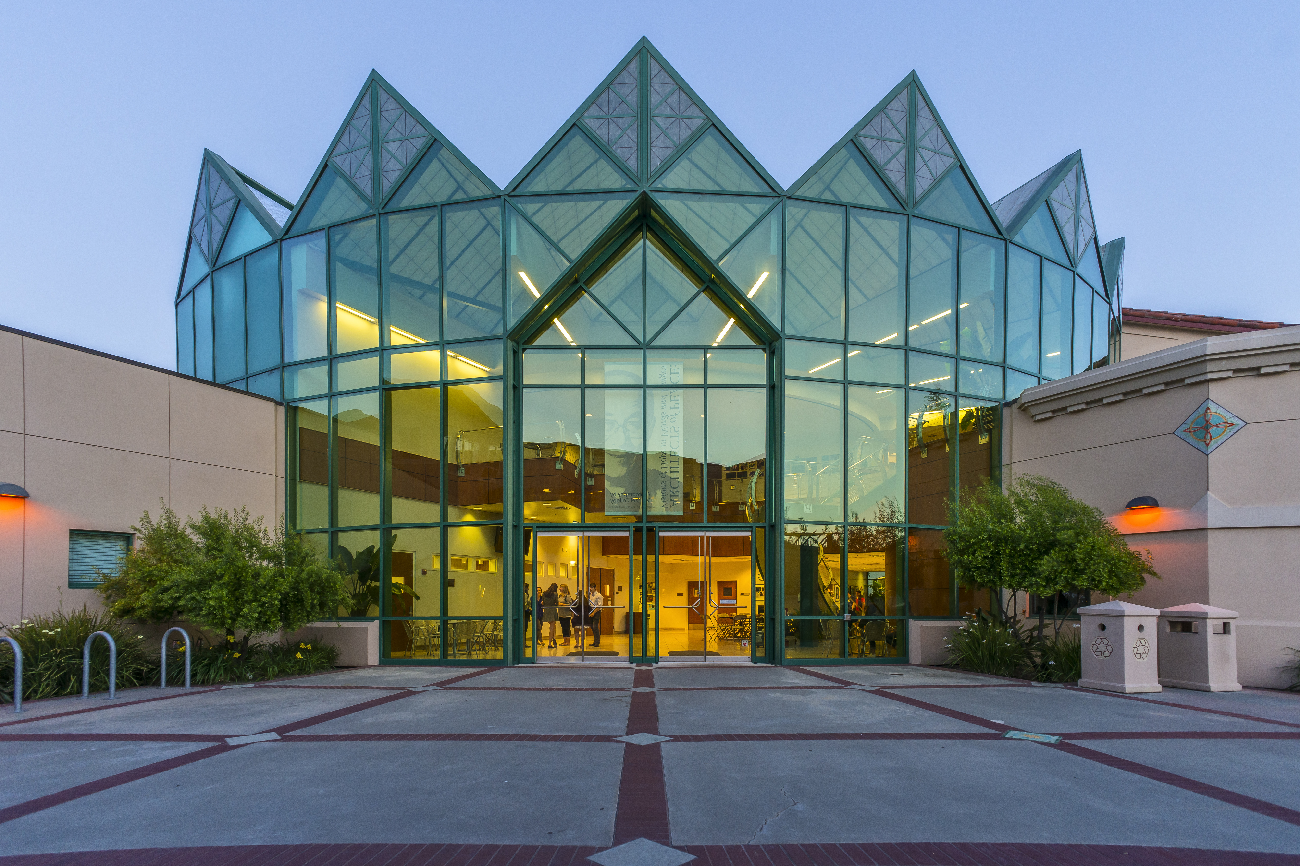 vari hall 